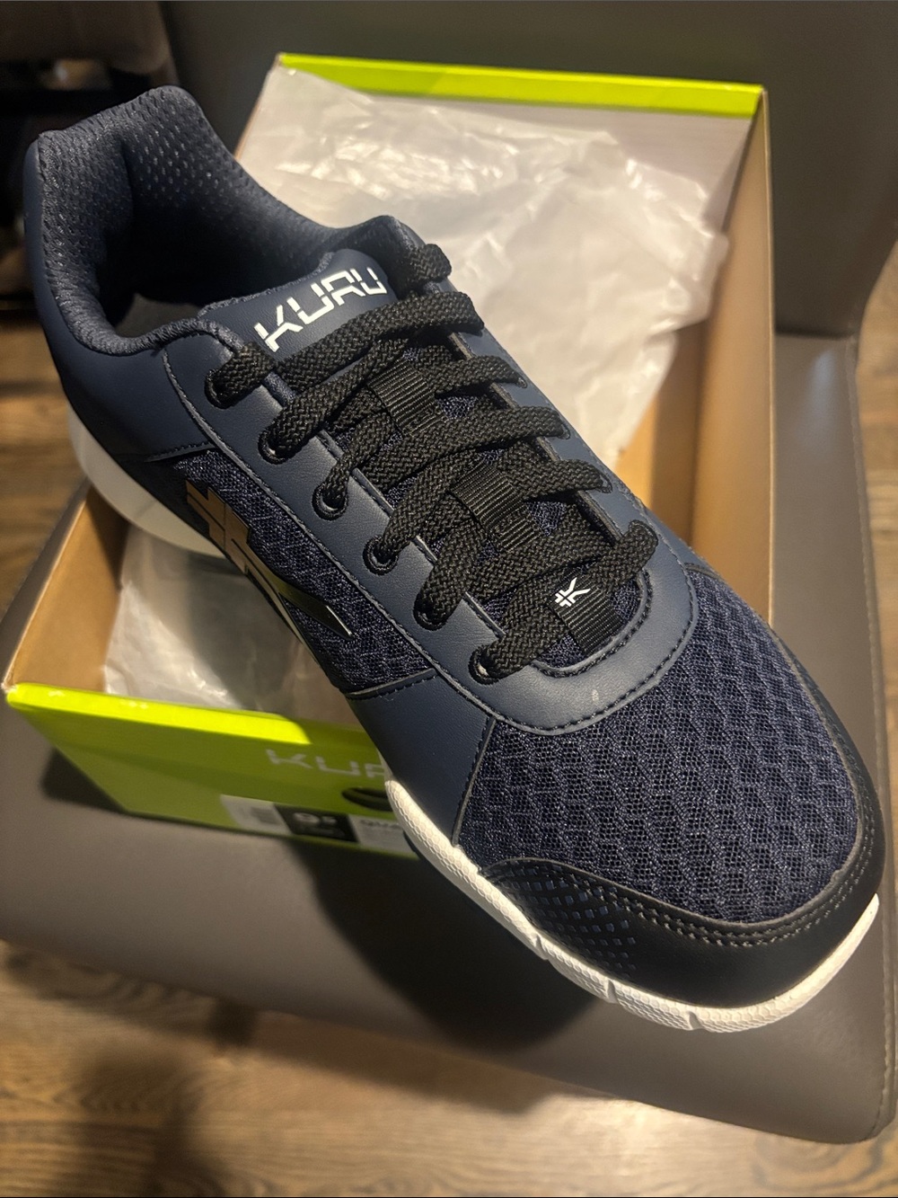 NWB KURU Mens Quantum Athletic Walking Sneaker.  9.5 Wide.